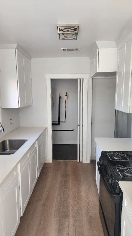 1057 W 102nd St in Los Angeles, CA - Building Photo - Building Photo