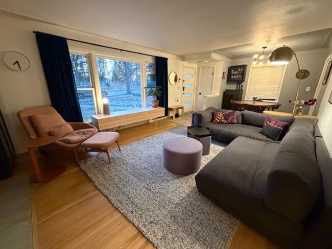 3317 NE Garfield St in Minneapolis, MN - Building Photo - Building Photo