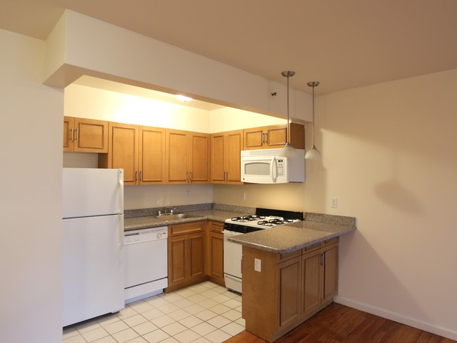 Alma East in Astoria, NY - Foto de edificio - Interior Photo