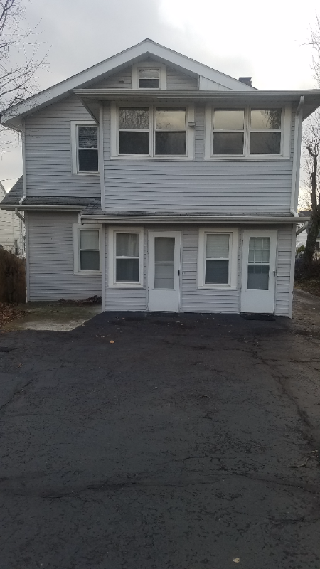 11 Oakwood Ave in Bedford, OH - Building Photo - Building Photo