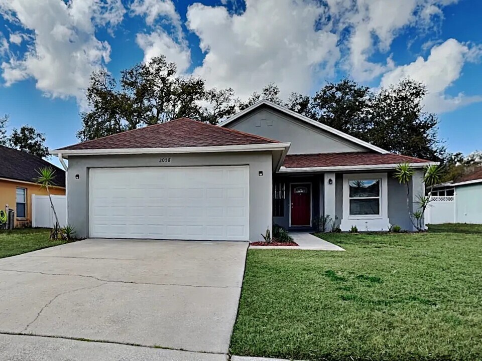 2019 Sarah Louise Dr in Brandon, FL - Building Photo
