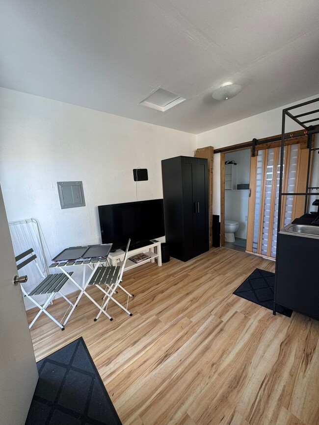 3435 Isla Vista Dr in San Diego, CA - Foto de edificio - Building Photo