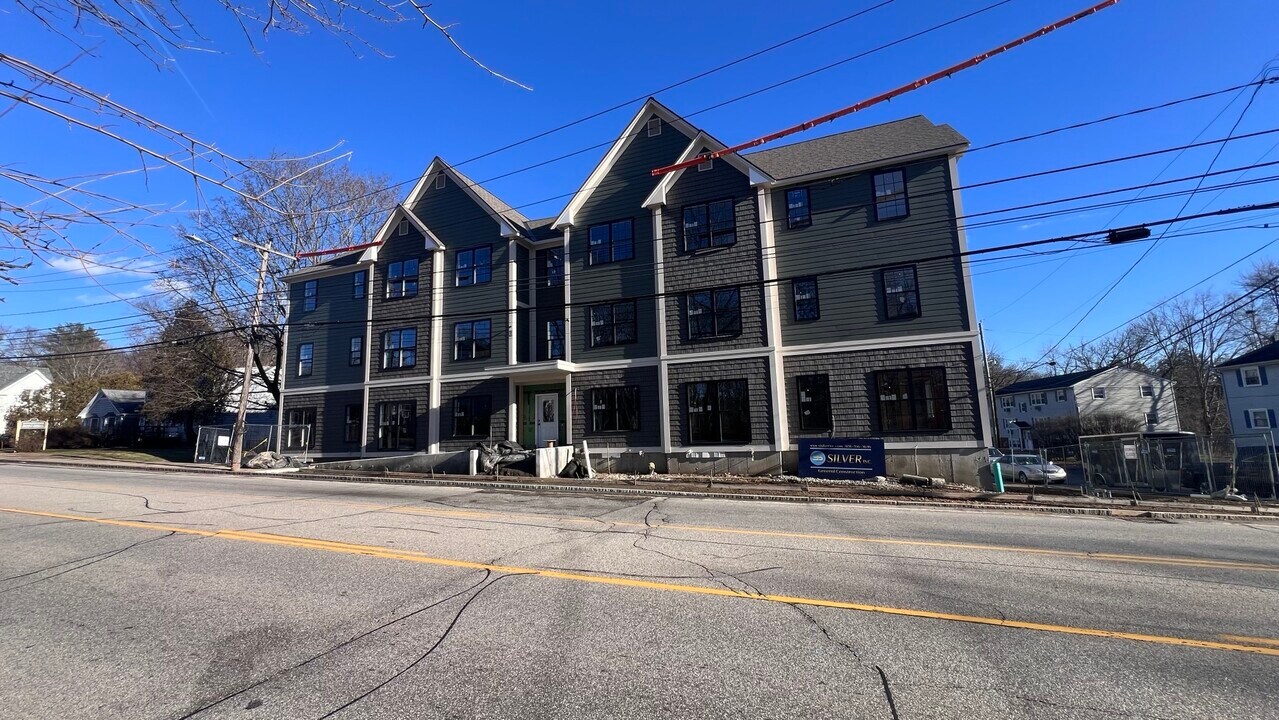 725 Central Ave in Dover, NH - Building Photo