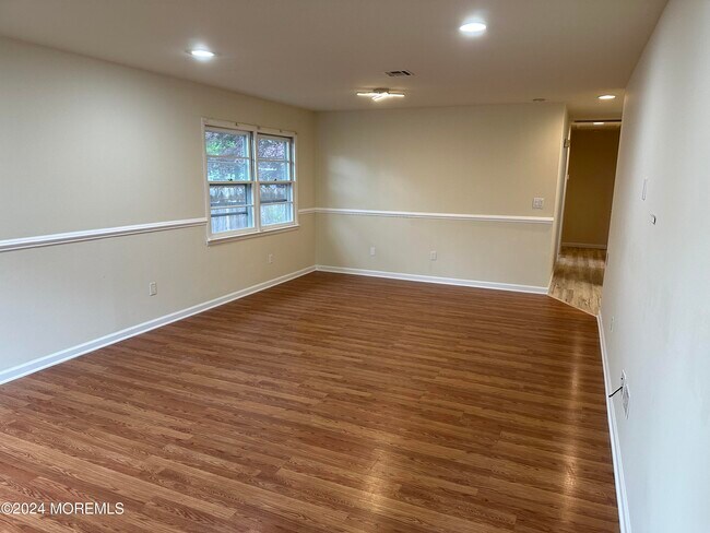 974 Cypress Ave in Brick, NJ - Building Photo - Building Photo