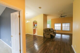 7541 Terrace River Dr in Tampa, FL - Foto de edificio - Building Photo