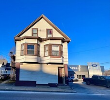 155 E Central St, Unit R in Franklin, MA - Building Photo
