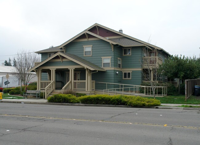 Salishan Apartments in Petaluma, CA - Foto de edificio - Building Photo