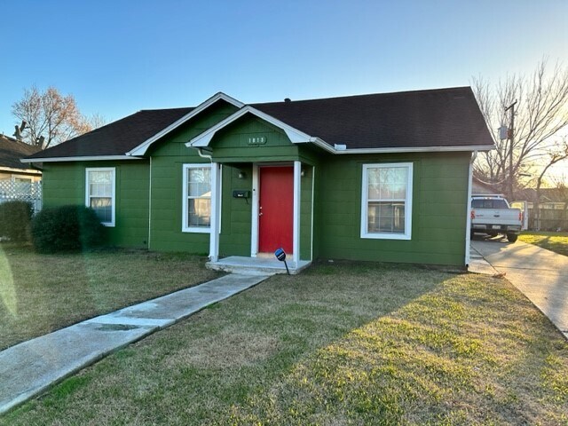 1813 California St in Baytown, TX - Building Photo