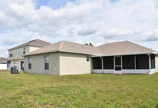 4020 Sunny Day Way in Kissimmee, FL - Foto de edificio - Building Photo