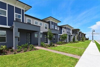 7055 Carrickbend Ln in Orlando, FL - Building Photo - Building Photo