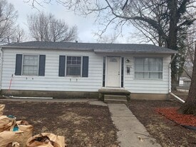 1854 Gregory Ct in Springfield, IL - Building Photo