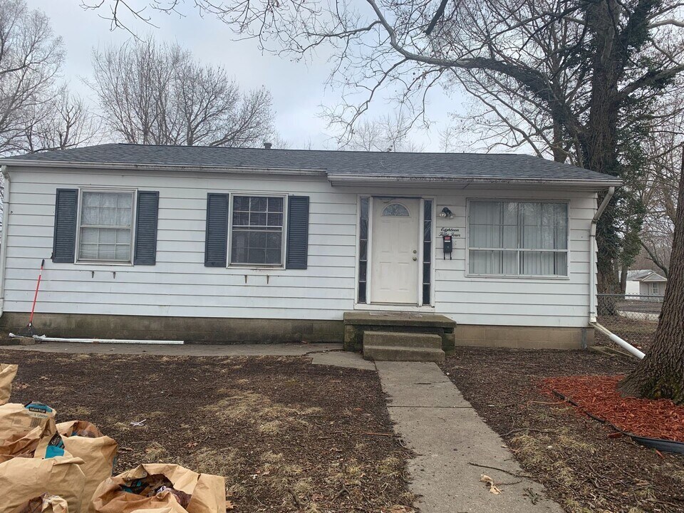 1854 Gregory Ct in Springfield, IL - Building Photo