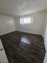 1121 E Desert Inn Rd in Las Vegas, NV - Building Photo - Building Photo