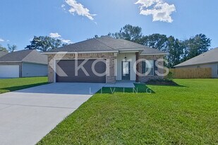 106 Hendrix Rd in Carencro, LA - Building Photo