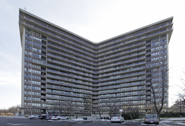 Applewood Towers Apartments in Mississauga, ON - Building Photo - Building Photo