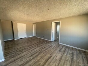 1720 Chester St, Unit 2 in Aurora, CO - Foto de edificio - Building Photo