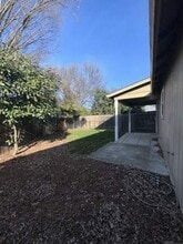 2825 Duell Ave in Medford, OR - Building Photo - Building Photo