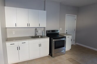 16 Benton St, Unit 2 in Hartford, CT - Building Photo - Building Photo