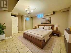 2 Lois Dr in Vaughan, ON - Building Photo - Building Photo