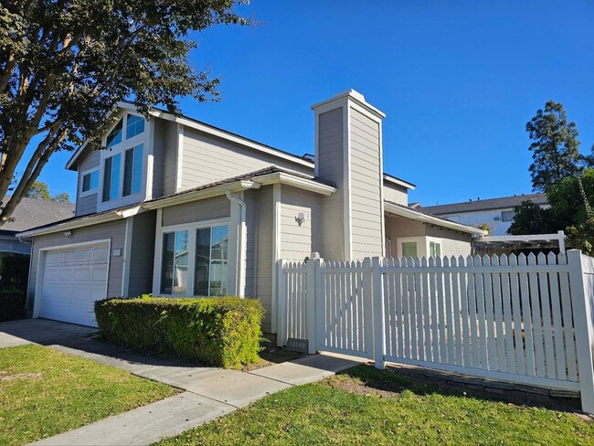 16649 Crape Myrtle Ln in Whittier, CA - Foto de edificio - Building Photo