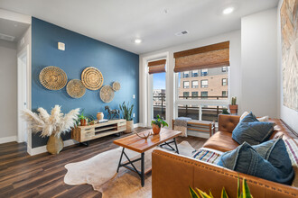 20 Wilcox St, Unit 403 in Castle Rock, CO - Foto de edificio - Building Photo