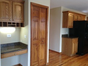 1404 Lily Cache Ln in Bolingbrook, IL - Foto de edificio - Building Photo