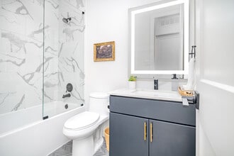 Botanica Oak Hills in San Antonio, TX - Building Photo - Building Photo