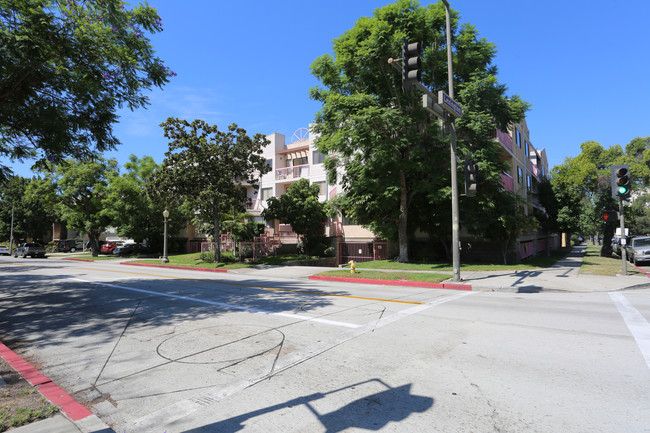 345 N Jackson St in Glendale, CA - Building Photo - Building Photo