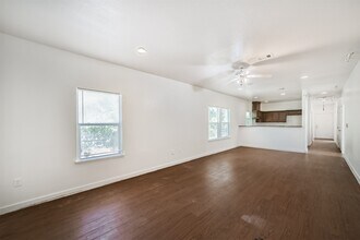 4500 Old Yale St in Houston, TX - Foto de edificio - Building Photo