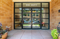 614 W Doty St in Madison, WI - Foto de edificio - Building Photo