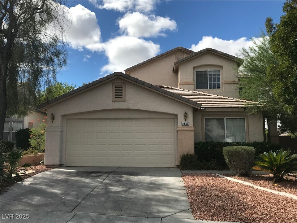 2467 Sheltered Meadows Ln in Henderson, NV - Building Photo