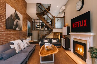 195 Soudan Ave, Unit SI ID1403809P in Toronto, ON - Building Photo - Building Photo