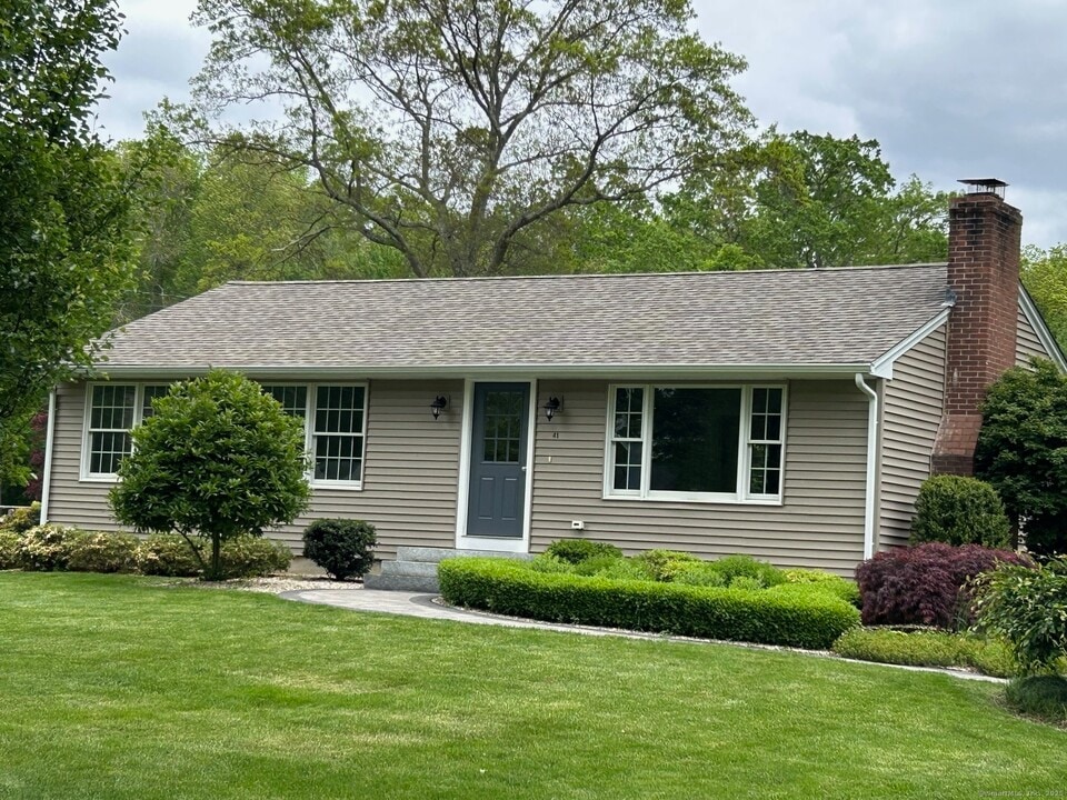 41 Melody Ln in Essex, CT - Building Photo
