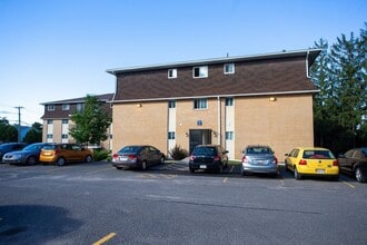 580 Montgomery St in Fredericton, NB - Building Photo - Building Photo