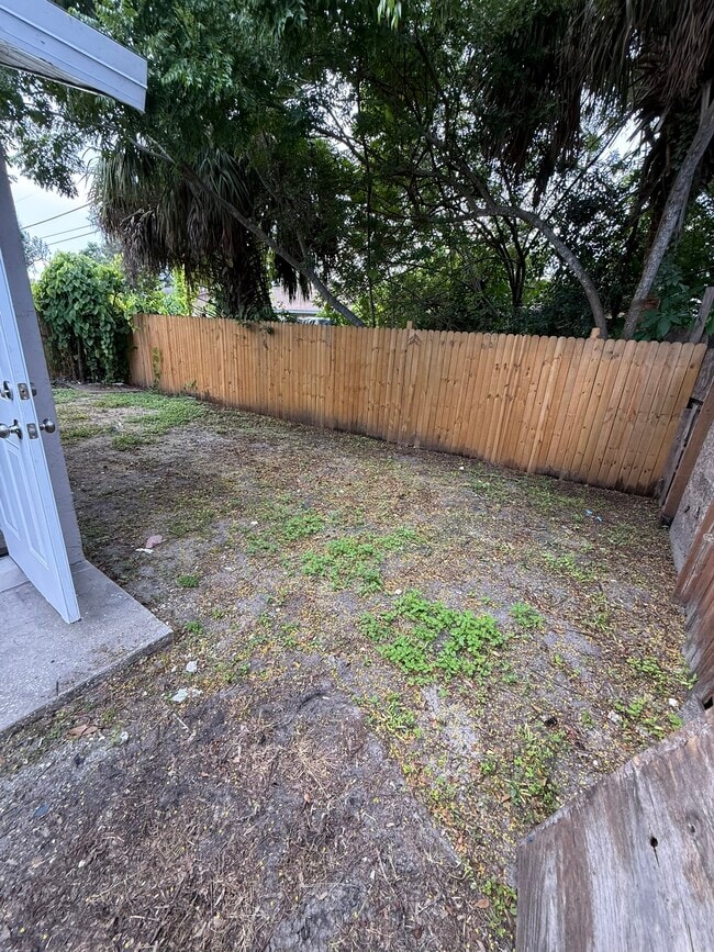 1015 58th Avenue Dr E, Unit 1015 in Bradenton, FL - Foto de edificio - Building Photo
