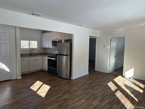 9 Upper Hillman Rd in Warwick, NY - Building Photo - Building Photo