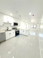209 NW 10th St in Hallandale Beach, FL - Building Photo - Building Photo