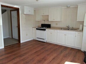 4 Roy Ave in Newbury, MA - Foto de edificio - Building Photo