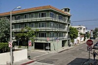 The Center Court Apartments in Venice, CA - Foto de edificio - Building Photo