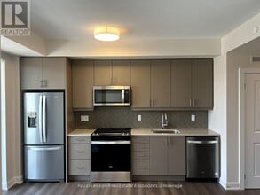 3200 William Colston Ave in Oakville, ON - Building Photo - Building Photo
