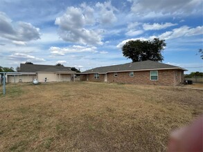 566 Schmidt Rd in Sealy, TX - Building Photo - Building Photo