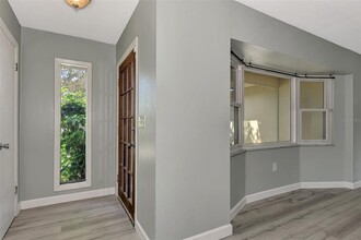 3304 Kenmore Dr in Sarasota, FL - Building Photo - Building Photo