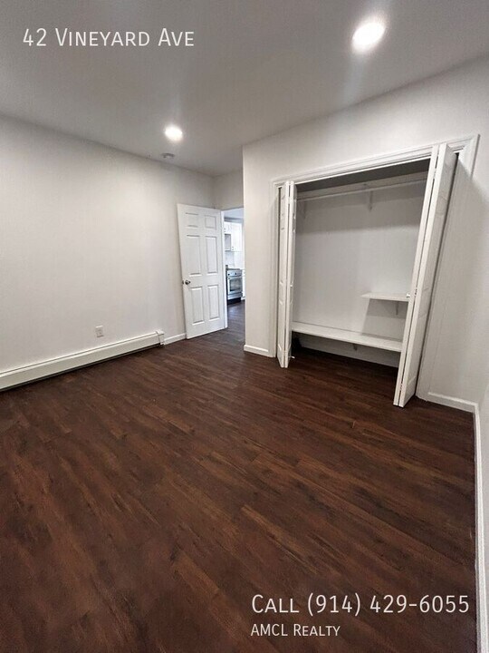 42 Vineyard Ave in Yonkers, NY - Building Photo