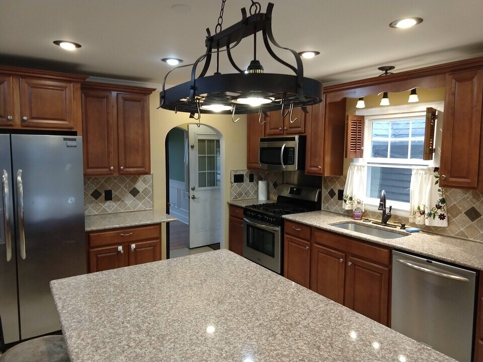 387 Feura Bush Rd in Glenmont, NY - Building Photo