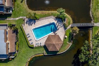 Cinnamon Lake in St. Petersburg, FL - Building Photo - Building Photo