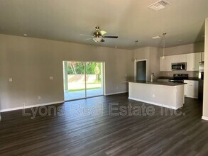 21040 Evanston Ave in Port Charlotte, FL - Foto de edificio - Building Photo