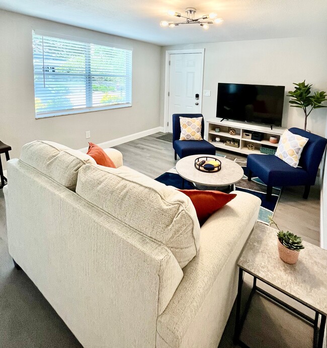607 Lyndhurst St, Unit 607 in Dunedin, FL - Building Photo - Building Photo