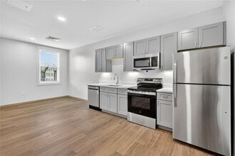 1624 Lonsdale Ave in Lincoln, RI - Building Photo - Building Photo