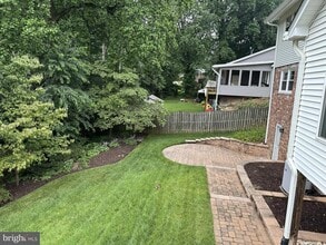 9811 Laurel St in Fairfax, VA - Building Photo - Building Photo