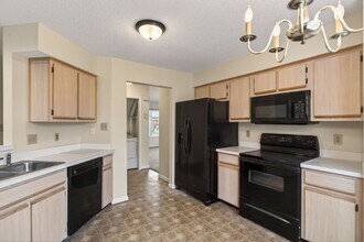 103 Kincaid Ln in Hampton, VA - Building Photo - Building Photo